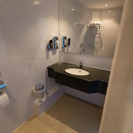 Hotel Lifehotel Vienna Airport 4*