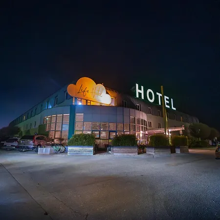 Lifehotel Vienna Airport 4*