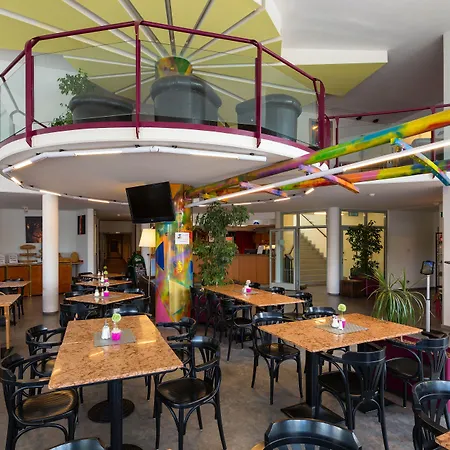 Lifehotel Vienna Airport Szálloda