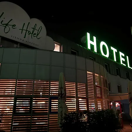 Lifehotel Vienna Airport 4*